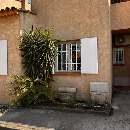 Au Soleil Chez Christof And Vanessa's La Londe-les-Maures